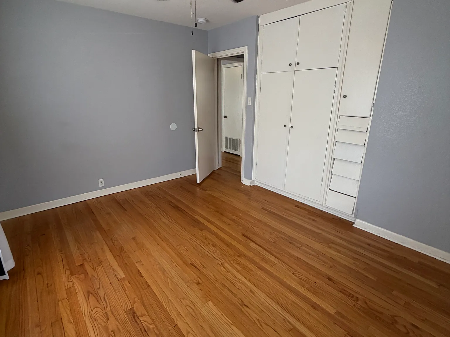 3 bed, 1050 sqft, $1,600 — Photo 3