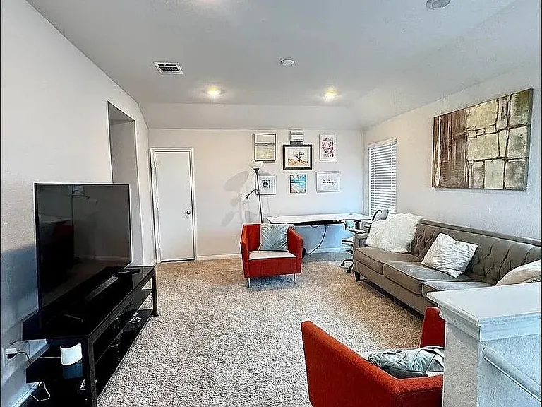 204 Brooklyn Dr — Photo 4