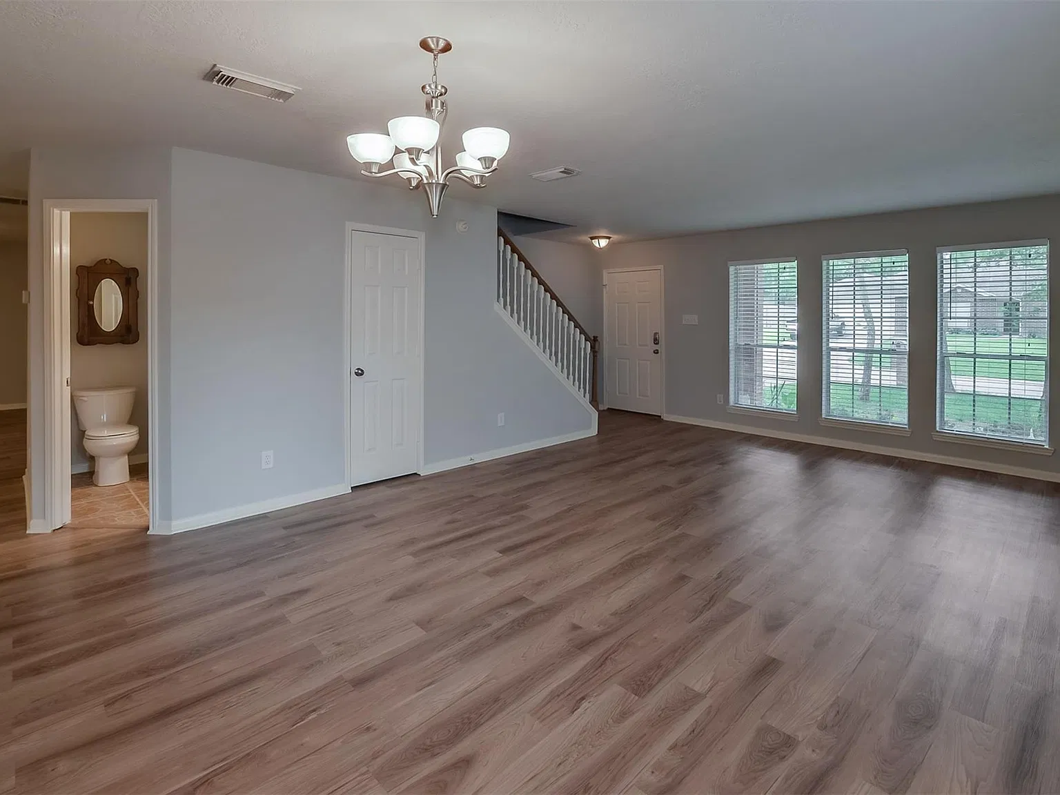 4 bed, 2.5 bath, 2363 sqft, $2,150 — Photo 3