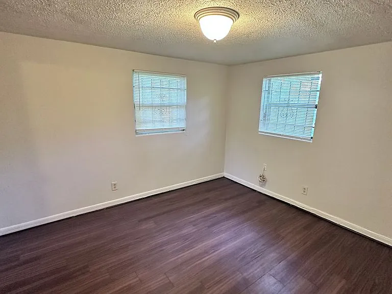 2017 Ella St — Photo 10
