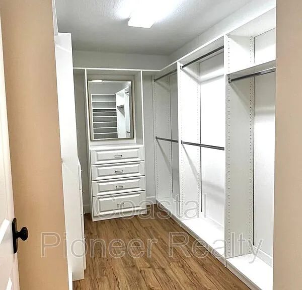 1738 W Spruce St — Photo 31