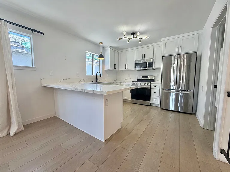 408 Larsson St — Photo 4