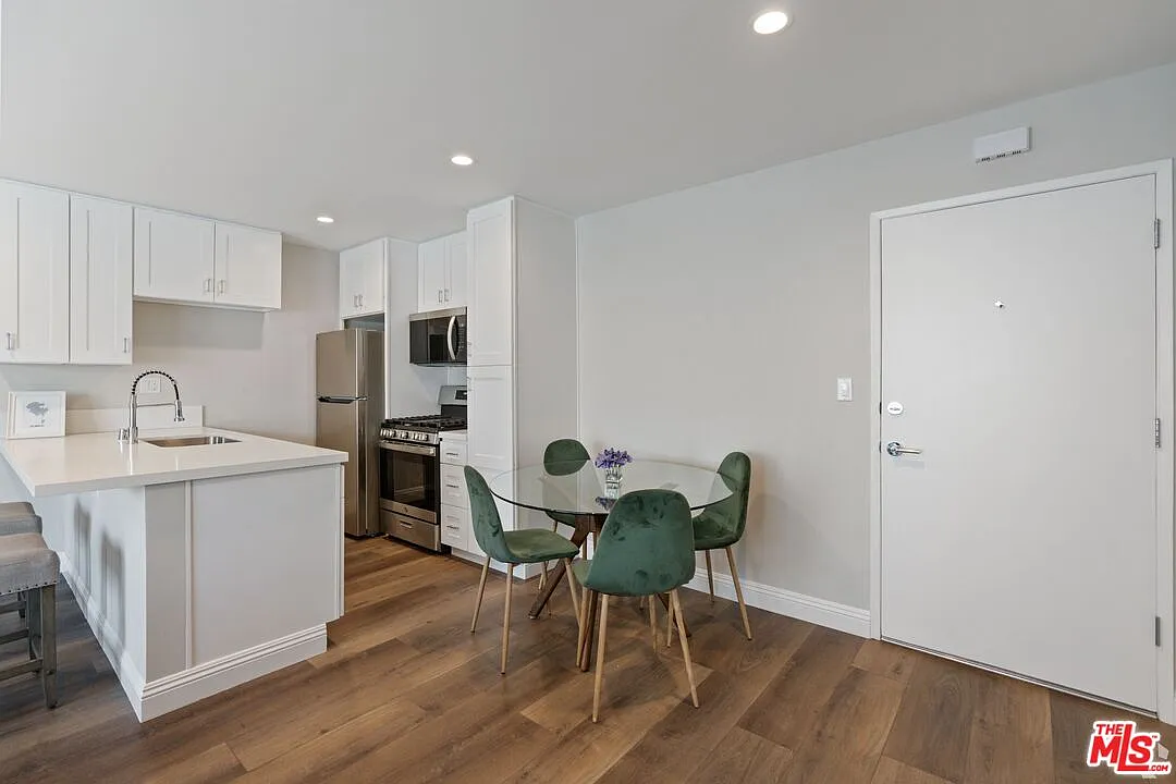 1 bed, 1.0 bath, 800 sqft, $2,500 — Photo 3