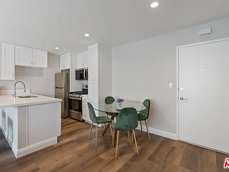 257 S Manhattan Pl #12 — Photo 3