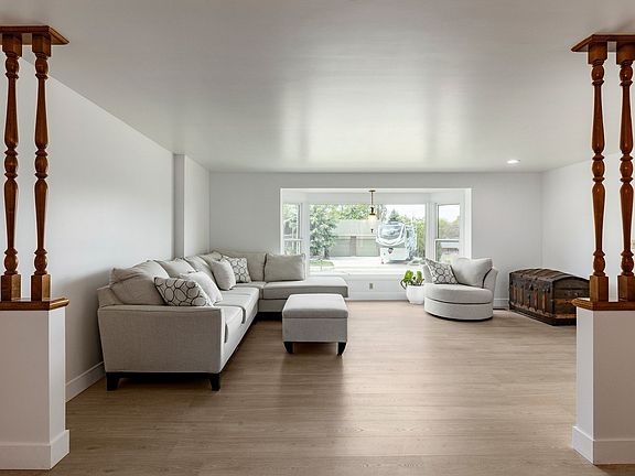 3rd image of 8291 S Cravalan Cir