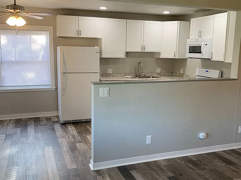 2038 Laburnum Ave #A — Photo 3
