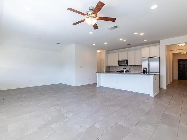 801 S San Marcos St — Photo 2