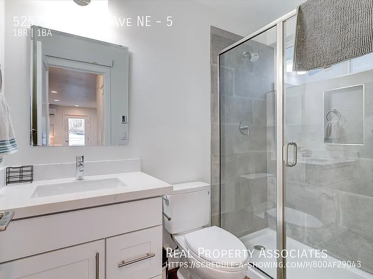 5257 Brooklyn Ave NE #5 — Photo 8