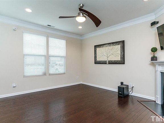 4th image of 223 Mount Evans Dr