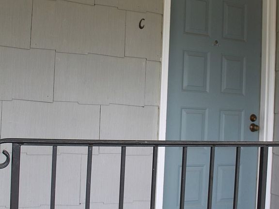 4th image of 205 Tanglewood Dr APT C