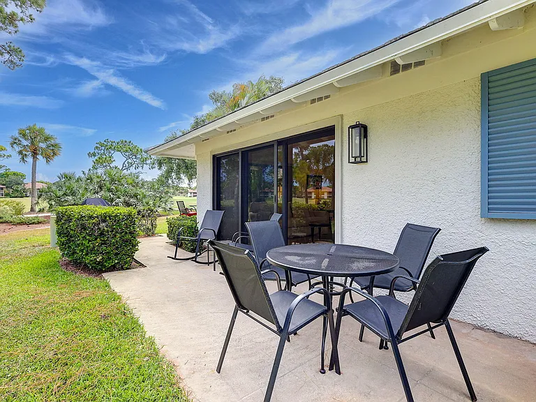 526 Club Dr — Photo 36