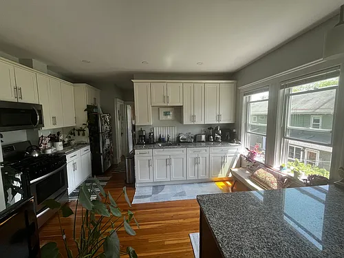 16 Verona St #1R Photo 1
