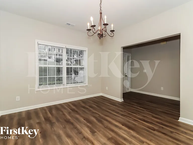 528 Valleyside Dr — Photo 5