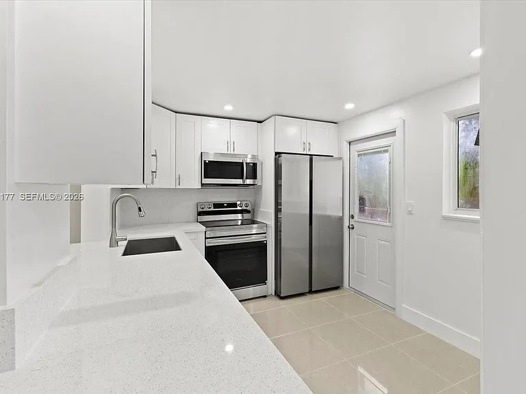 319 NE 14th Ave #201 — Photo 5