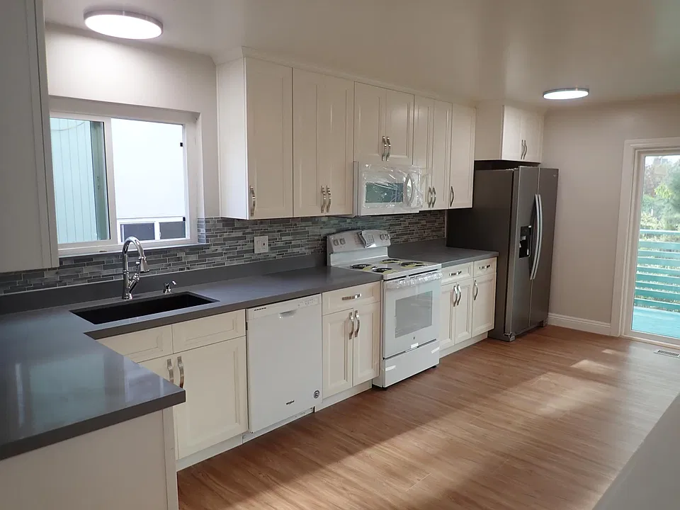 Newly Remodeled Modern Kitchen with Ice Maker.