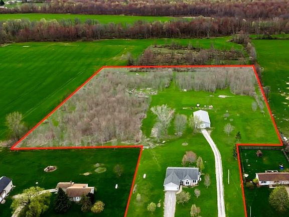 4th image of 8466 Lower Lake Rd