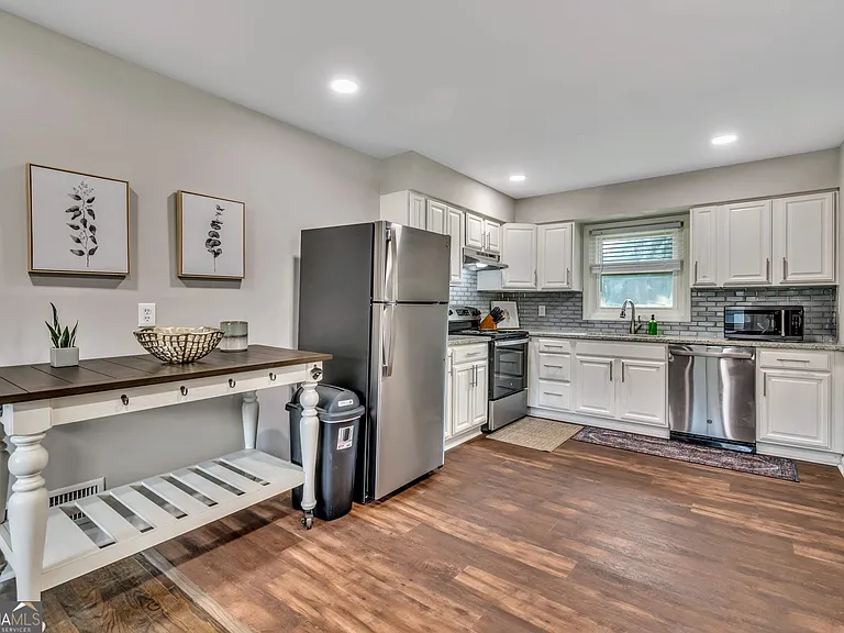597 S Gordon Rd SW — Photo 6