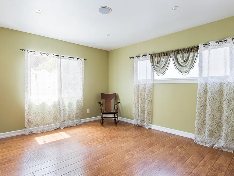 336 W Lexington Dr — Photo 14