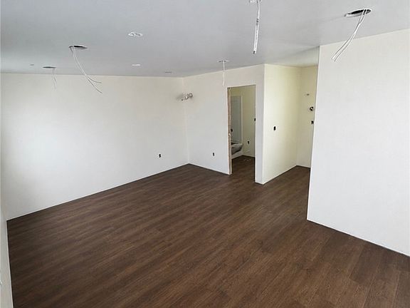 5th image of 25989 Juanita St