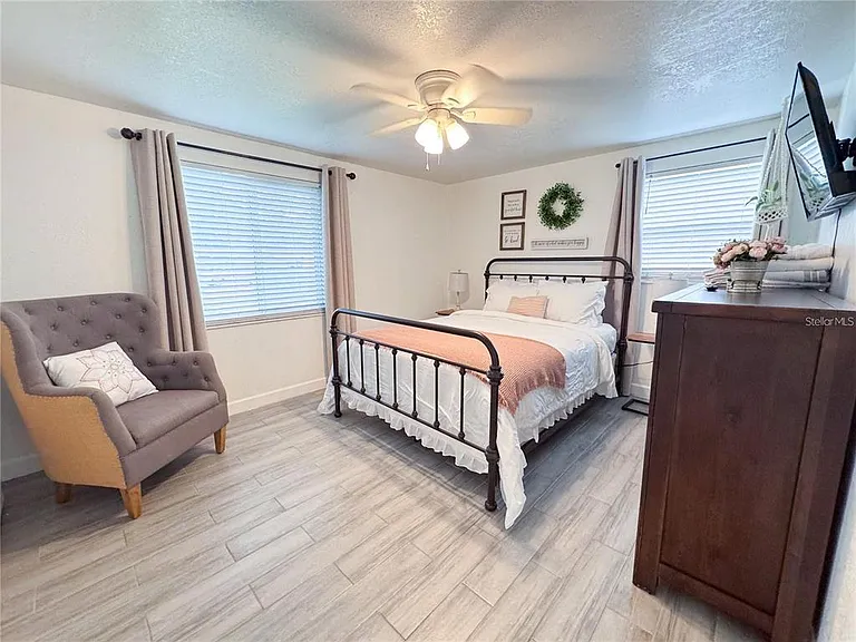 9616 Pine Ridge Ave — Photo 15