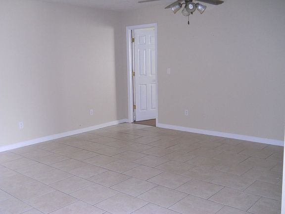 4th image of 974 W Bates Dr