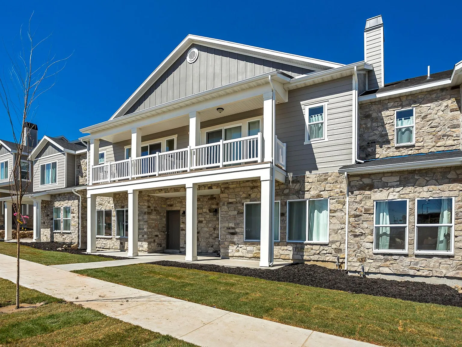 3 bed, 2.5 bath, 2128 sqft, $2,095 — Photo 3