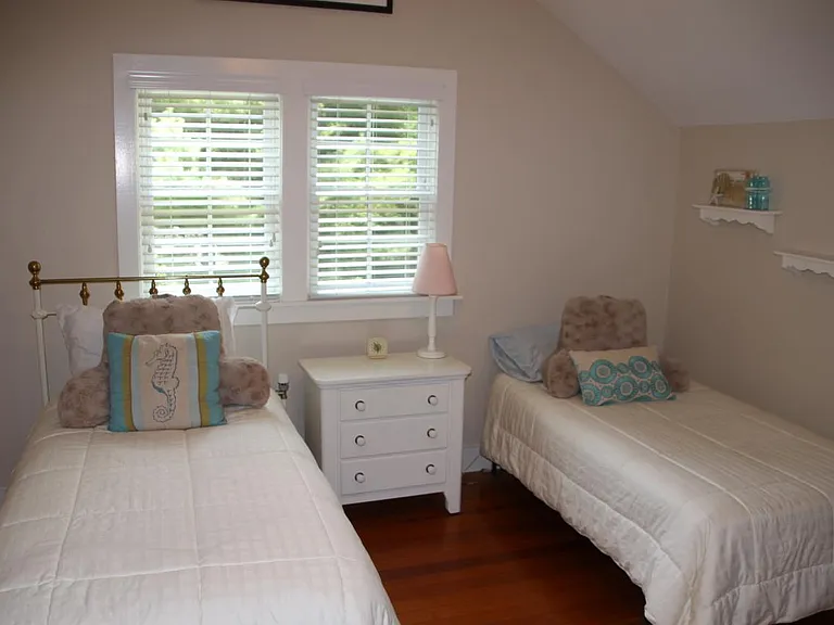 135 Longfellow Rd — Photo 11