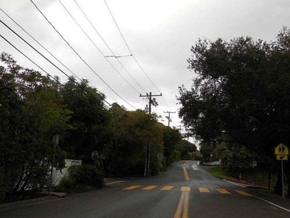 Exterior Neighborhood (street photo)