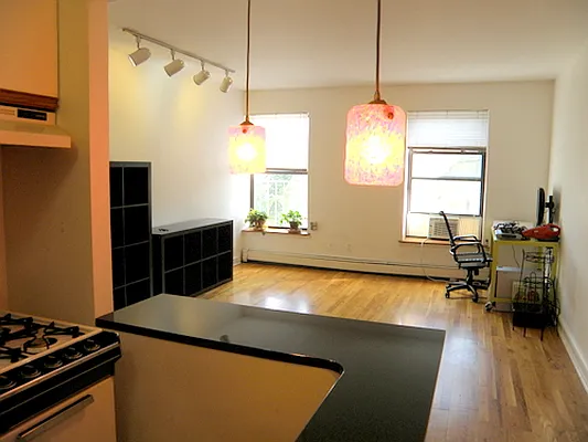 Rented by Vespa Properties Group | media 25