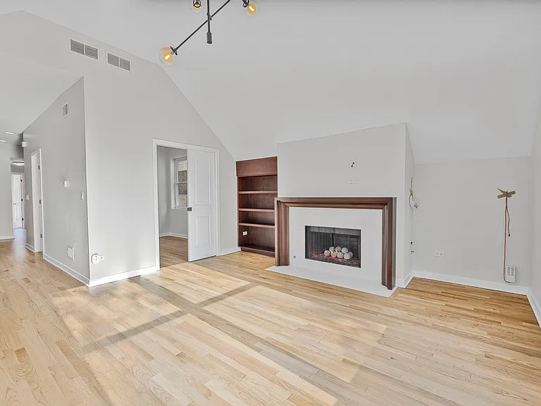 1747 N Wolcott Ave #2 — Photo 1