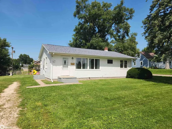 709 E Carleton St, Toledo, IA 52342