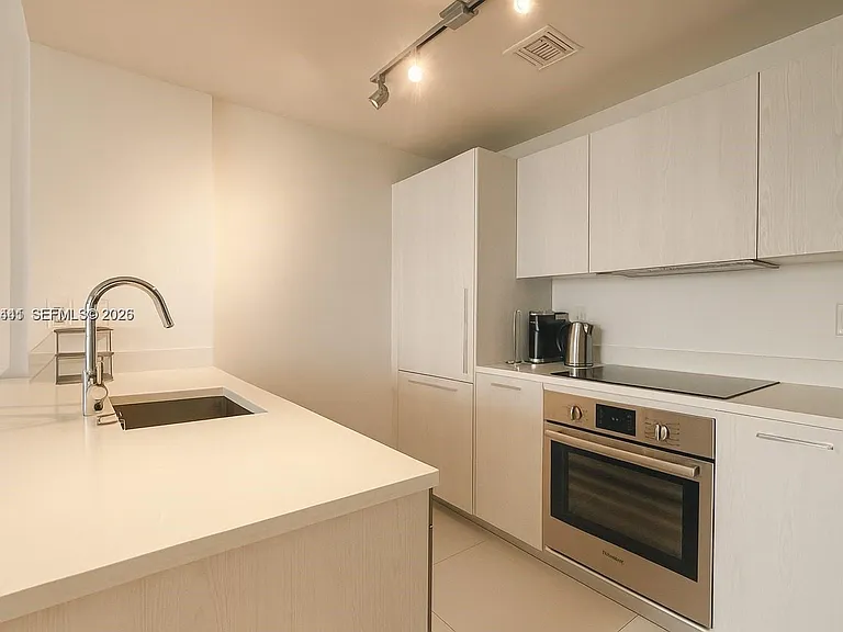 501 NE 31st St #1204 — Photo 5