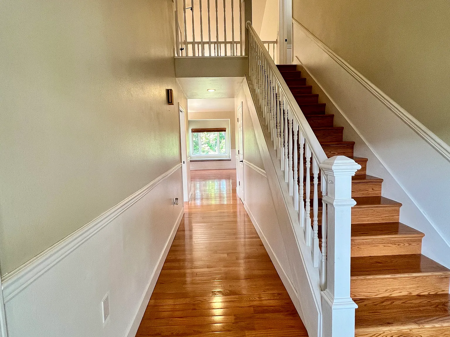5 bed, 2400 sqft, $2,900 — Photo 4