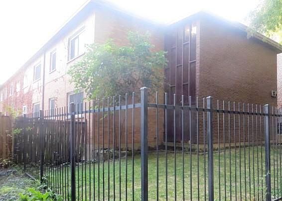 2nd image of 6315 N Hermitage Ave Unit 11