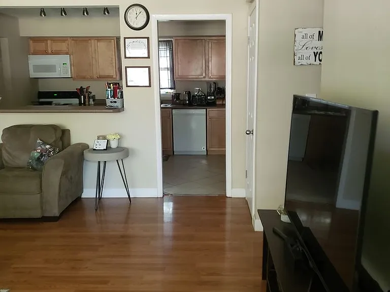 2303 Glenoak Dr — Photo 17