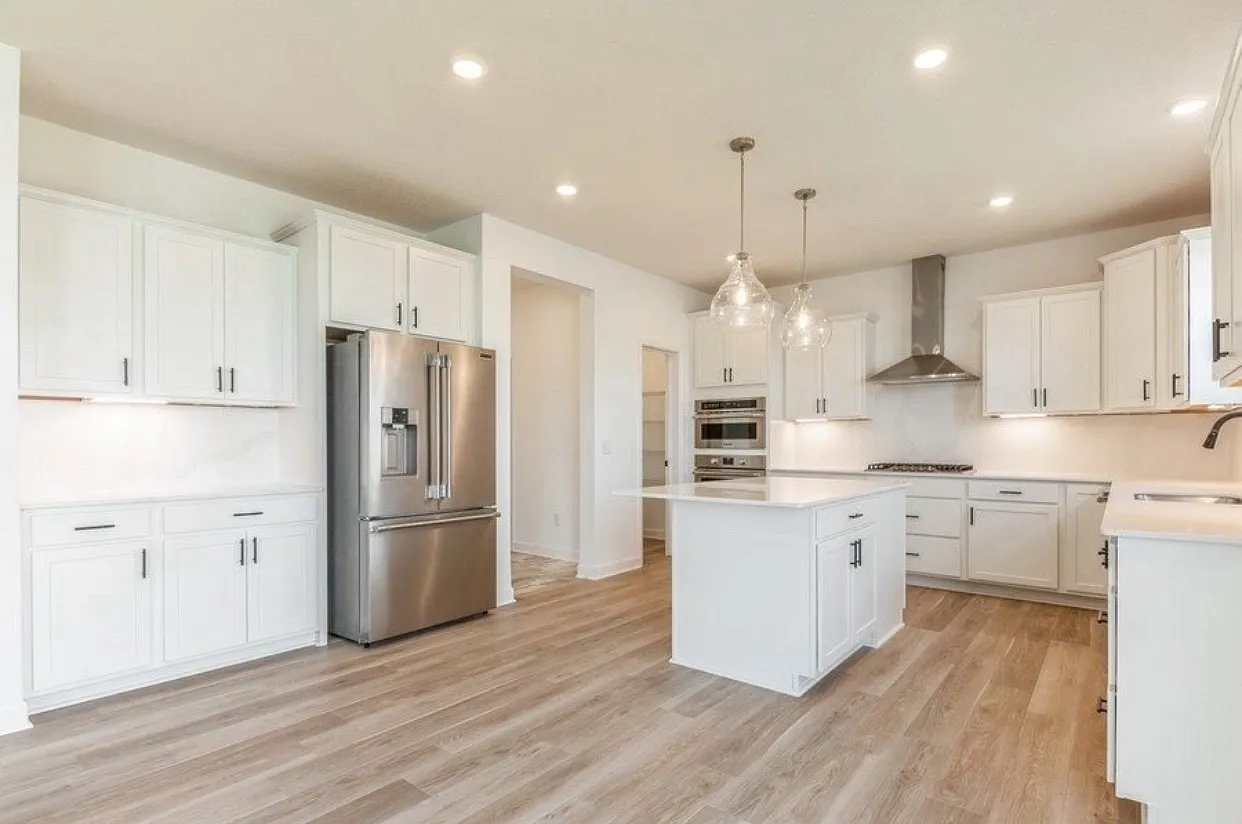 5 bed, 2700 sqft, $3,750 — Photo 2