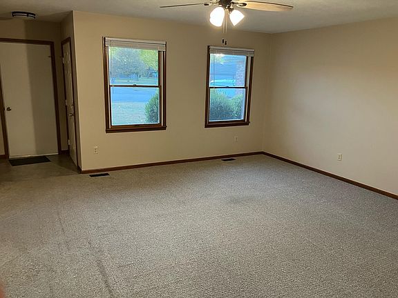 5th image of 291 Woodlawn Dr