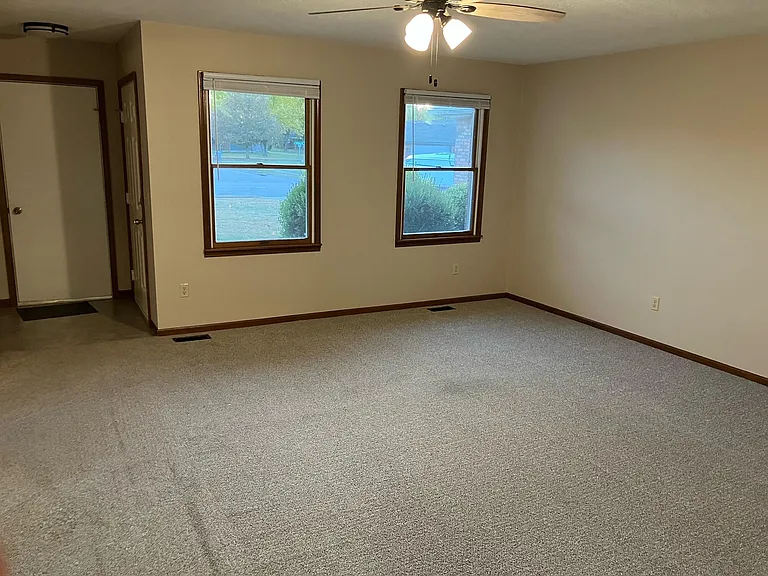 291 Woodlawn Dr — Photo 5