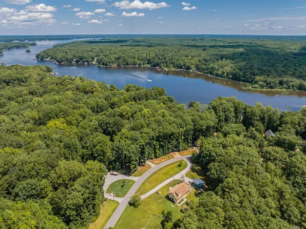 136 Bunker Ct, Macon, NC 27551