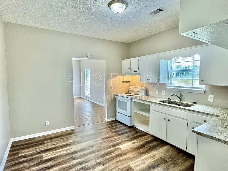 1520 Hogan Rd — Photo 11