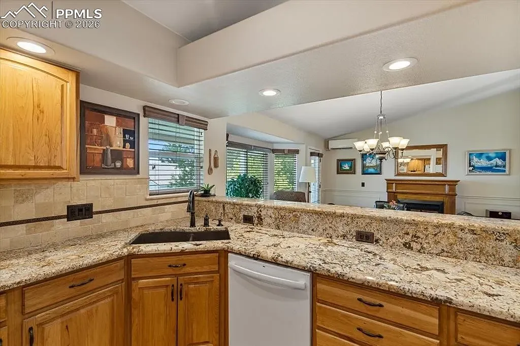2 bed, 1600 sqft, $2,795 — Photo 4