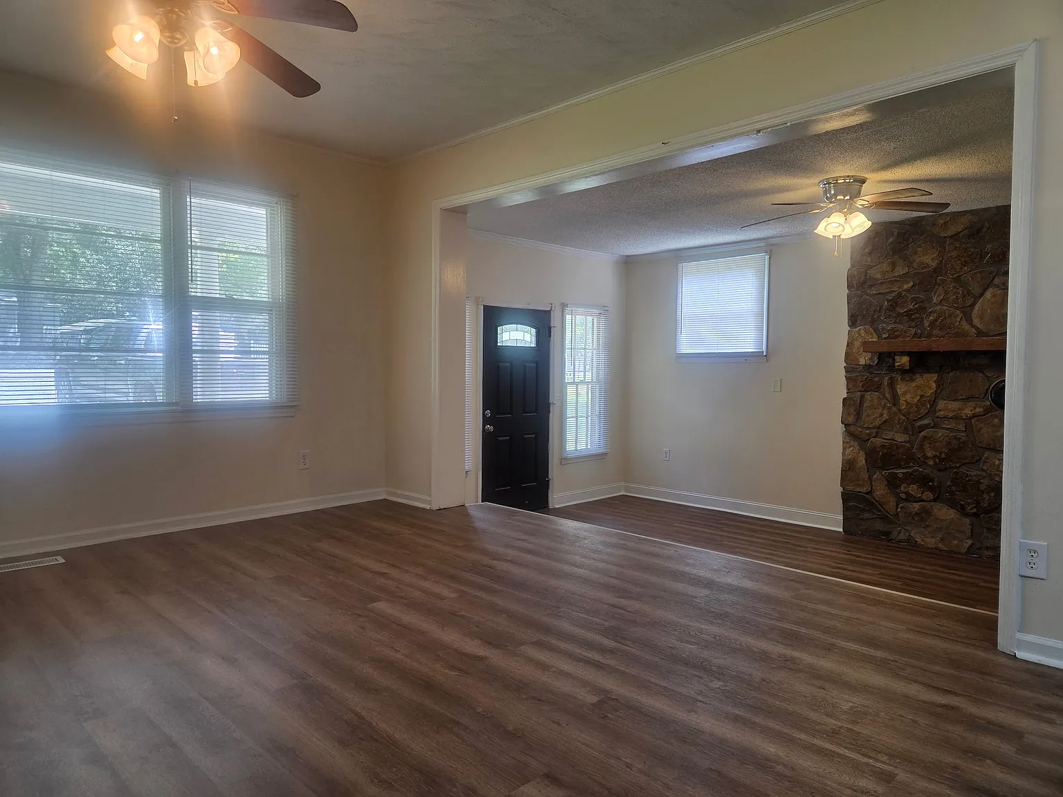 3 bed, 1.5 bath, 1830 sqft, $1,600 — Photo 3