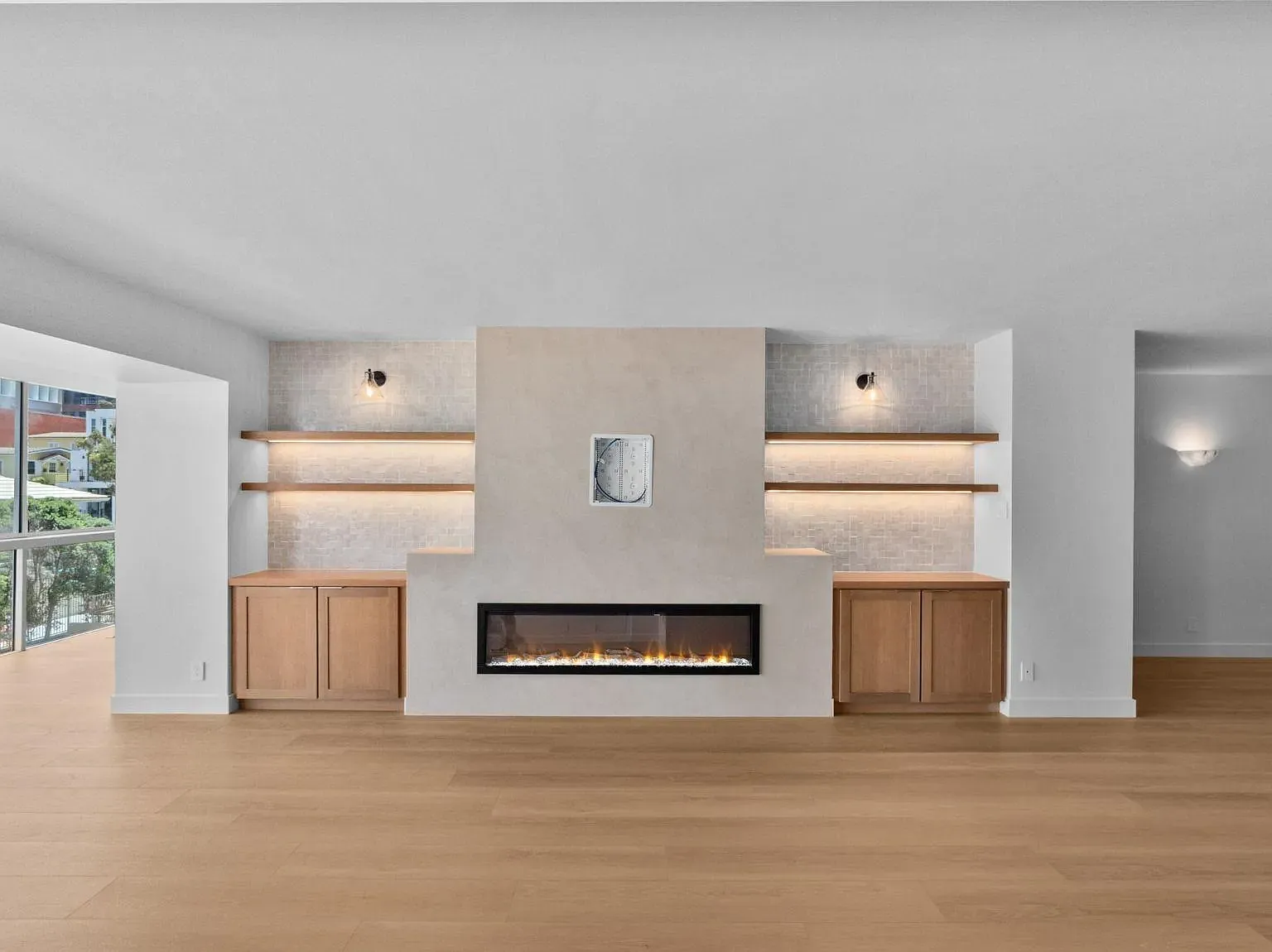 2 bed, 2.0 bath, 1950 sqft, $8,500 — Photo 4