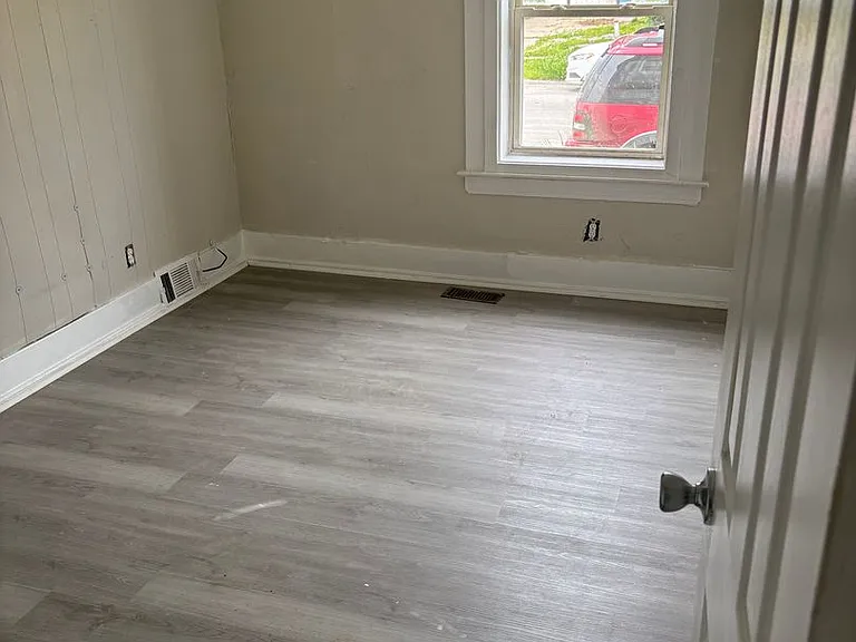 1421 Long Ave — Photo 60