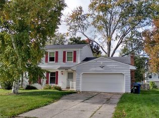 5816 Sherwood Dr, North Olmsted, OH
