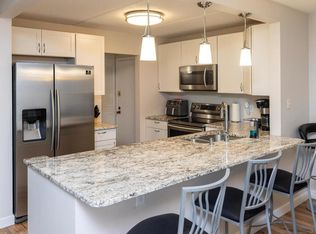 10401 Cedar Lake Rd UNIT 309, Minnetonka, MN 55305