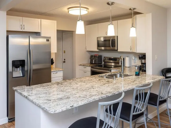 10401 Cedar Lake Rd Unit 309, Minnetonka, MN 55305