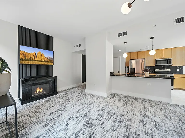 314 N Broadway Ave #806 — Photo 13