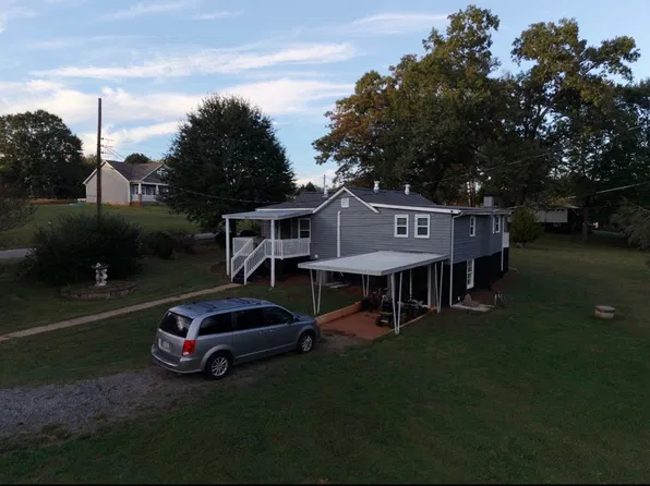 3910 25th St NE, Hickory, NC 28601