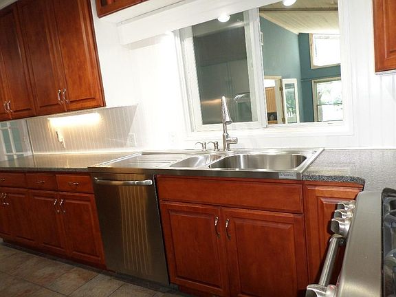 5th image of 1304 Hardscrabble Blvd